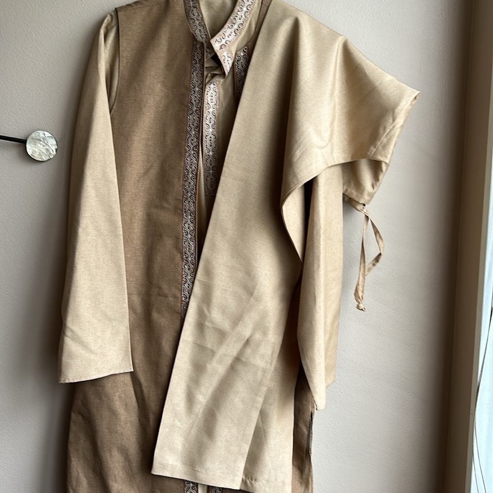 New Men’s Indian 3 Pc Wedding Outfit Kurta Pajama Jacket Embroidered Beige Sz 42 - Picture 4 of 5